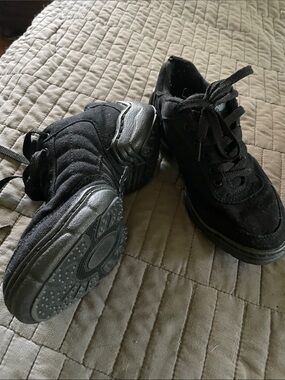 Dance/aerobic split sole shoes